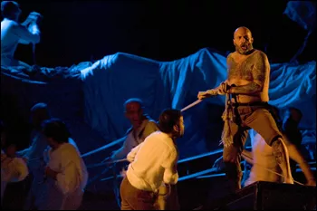 Teatro e detenzione, l’Inferno nella città