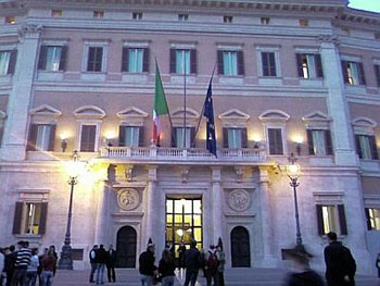 I larghi acconti e dei lunghi rinvii