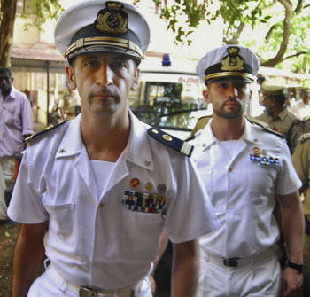 Latorre e Girone vittime sacrificali