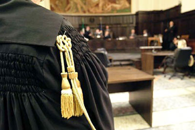 Prima il colpevole, poi le prove
