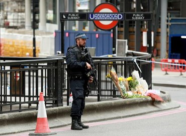 Attacco a Londra: 7 morti, 21 feriti gravi. Caccia ai complici, l’Isis rivendica