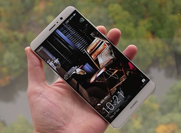 Grandi e con super-fotocamera, il trend degli smartphone