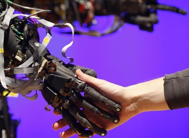 Nasce il primo robot che “spia” i neuroni nel cervello