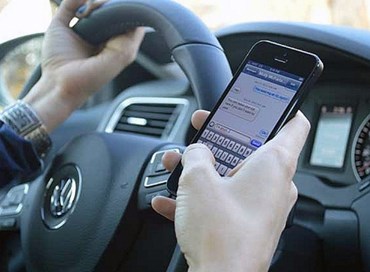 Usa, aumentano gli incidenti stradali causati da smartphone