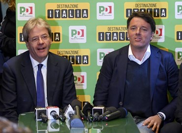 I falsi sorrisi tra Gentiloni e Renzi