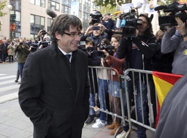 Catalogna, la procura chiede un mandato d’arresto europeo contro Puigdemont