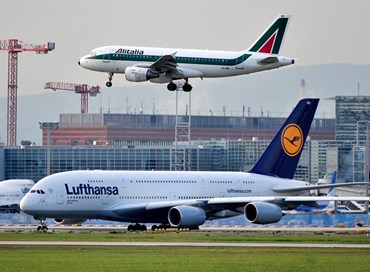 Lufthansa insiste su Alitalia, Delrio: “Valutiamo le offerte”
