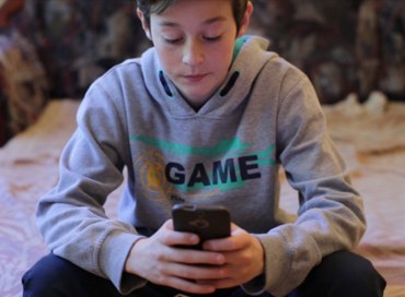Allarme sonno per i giovani: colpa (anche) di smartphone e social