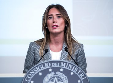 La “Madre Costituente” Boschi corre in Toscana blindata da Renzi