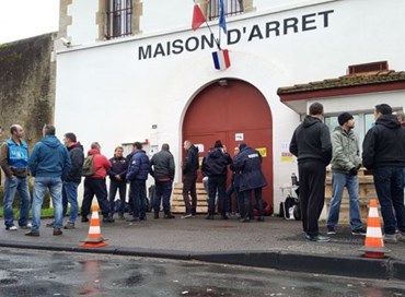 Lo sciopero anti-Islam dei “secondini” francesi