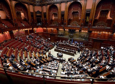 L’italiano “vota strano” e ha un governo baggiano
