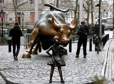 “Fearless Girl” saluterà il “Charging Bull” del siciliano Arturo Di Modica