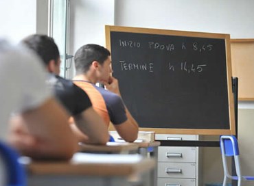 Se bocci mio figlio ti meno