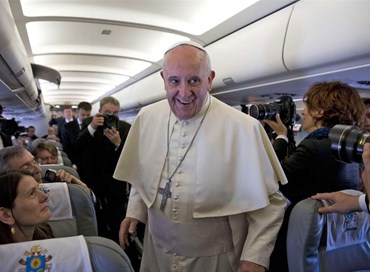 Migranti, il Papa: “Accoglierli con prudenza”
