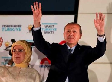 Erdogan rieletto: la Turchia celebra il “sultano”