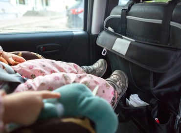 Bimbi dimenticati in auto: tutte le novità per salvarli