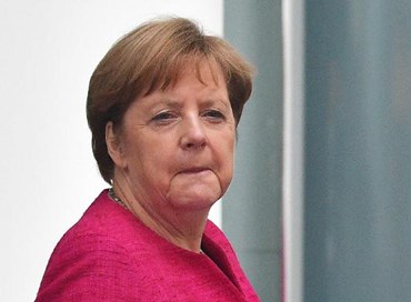 Migranti, c’è l’accordo tra Merkel e Seehofer