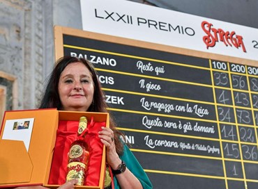 Premio Strega alla Janeczek, per “La ragazza con la Leica”