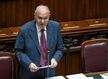 Savona prende per mano il Governo giallo-blu