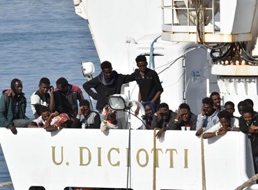 Attracco della Diciotti a Trapani: scintille Lega-M5S