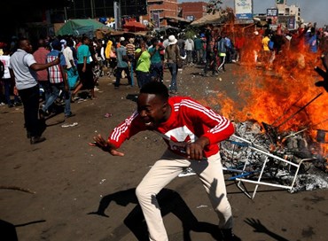 Zimbabwe, i militari sparano sulla folla: tre morti