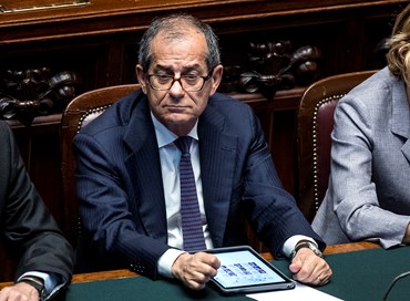 Manovra, Tria braccato dai vertici del governo