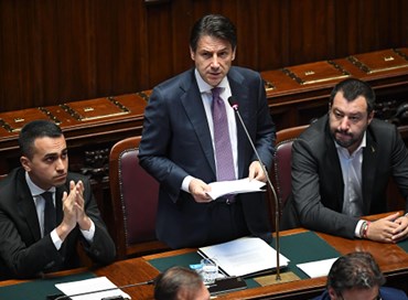 Senza un governo e senza opposizione