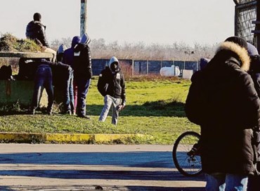 Migranti, firme false alla coop per aumentare i contributi