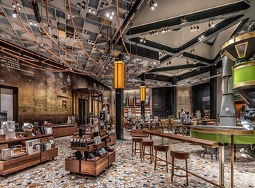 Starbucks Milano, la scommessa al sapore di caffè