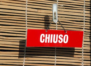 Negozi chiusi la domenica, Di Maio tira dritto