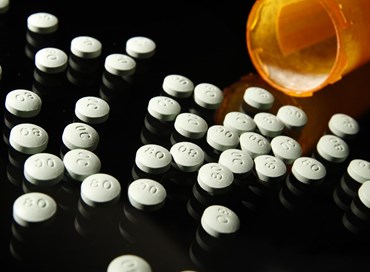 Vendere gli oppiacei e i farmaci con cui disintossicarsi