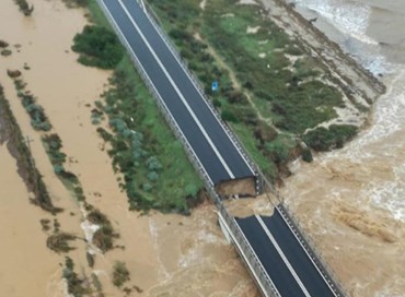 Crolla il ponte sul rio Santa Lucia di Cagliari