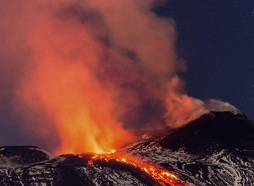 Gli scienziati: “l’Etna sta scivolando in mare”