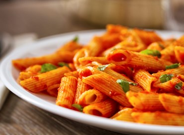 Il mondo celebra la pasta, un piatto su 4 parla italiano