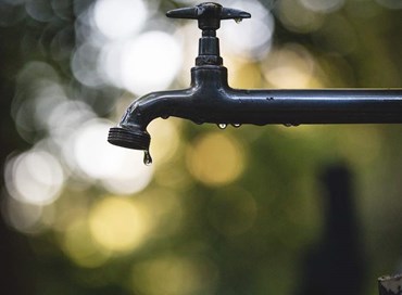 Acqua pubblica: allarme utility, rischio rincari per le famiglie