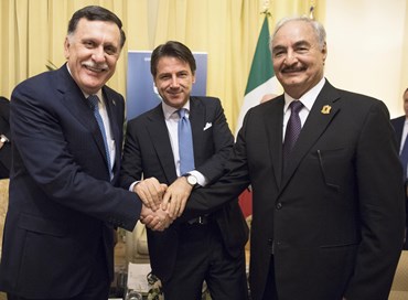 Conferenza sulla Libia a Palermo: Conte media tra Sarraj e Haftar