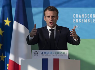 Macron apre ai gilet gialli, trattare su svolta ecologica