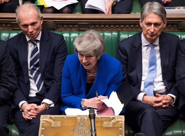 Brexit, il Parlamento salva Theresa May