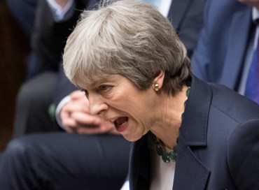 Brexit, il Parlamento di Londra dice sì al rinvio
