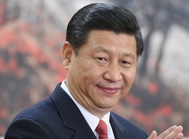Xi Jinping arriva a Roma tra elogi e polemiche