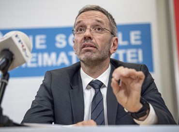 Austria, caos politico: via il ministro dell’Interno