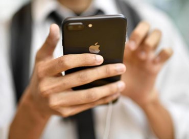 Apple: iPhone hackerati per due anni