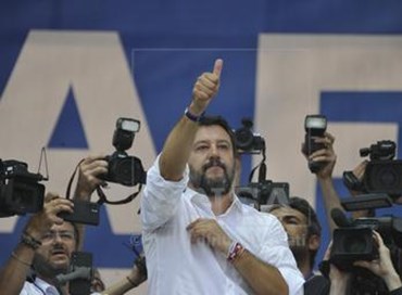 Salvini attacca Di Maio: “Ministro Vinavil, incollato alla poltrona”