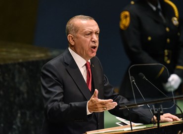 La Turchia inonda l’Europa di migranti: la Grecia il crocevia