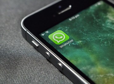 Whatsapp mette la lente sulle bufale