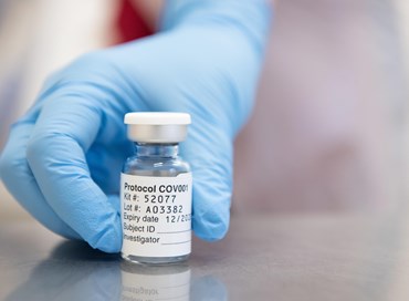 Covid, vaccino Oxford/AstraZeneca: efficace al 90 per cento