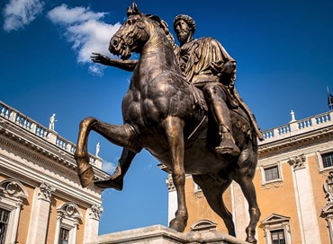 Quali insegnamenti trarre dalla filosofia stoica e da figure come Marco Aurelio?