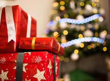 Natale ai tempi del Covid: meno regali, niente tombolate e più serie streaming
