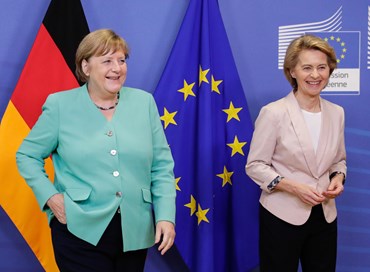Merkel e von der Leyen: “Astrazeneca affidabile”