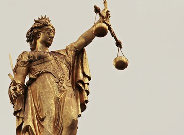 Studi legali in tribunale contro le vittime italiane